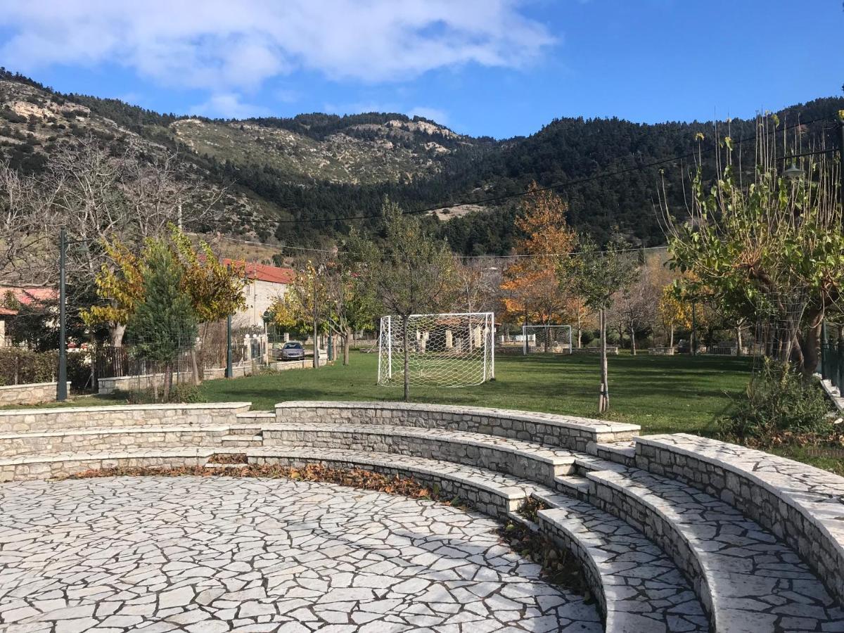 Salet Στο Δασοσ Villa Kalavryta Exterior foto
